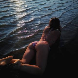 Lucía Caraballo en Bikini [1080x1080] [166.94 kb]
