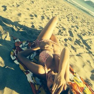 Megan Montaner in Bikini [640x640] [155.34 kb]
