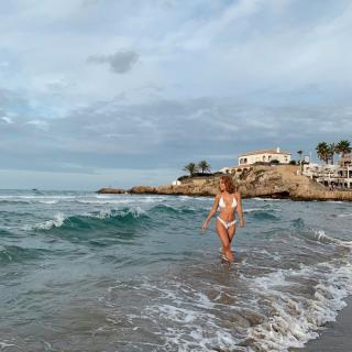 Lucía Caraballo en Bikini [1080x1080] [210.07 kb]