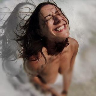 Luz Valdenebro in Topless [700x700] [82.28 kb]