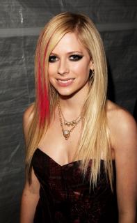 Avril Lavigne [1600x2587] [671.39 kb]