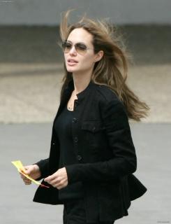 Angelina Jolie [2301x3000] [636.74 kb]