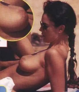 Monica Bellucci in Topless [404x466] [25.89 kb]