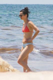 Krysten Ritter in Bikini [535x803] [65.36 kb]