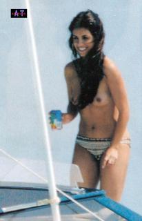 Mónica Cruz in Topless [578x894] [44.79 kb]