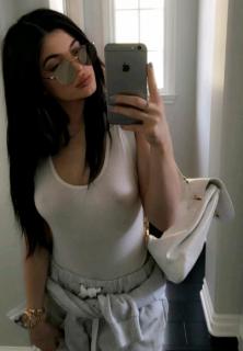 Kylie Jenner [720x1036] [91.79 kb]