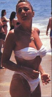 Marta Sánchez dans Bikini [326x606] [46.87 kb]