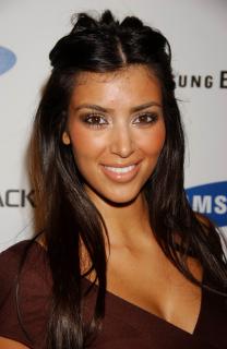 Kim Kardashian [2160x3315] [785.77 kb]