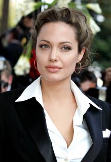 Angelina Jolie [1509x2200] [323.74 kb]