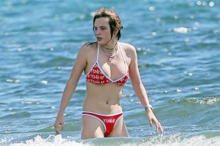 Bella Thorne in Bikini [2500x1666] [902.15 kb]