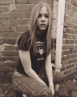 Avril Lavigne [1997x2500] [575.64 kb]
