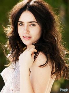 Lily Collins [435x580] [54.21 kb]