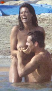 Manuela Arcuri in Topless [422x731] [60.7 kb]