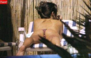 Manuela Arcuri in Topless [589x374] [41.98 kb]
