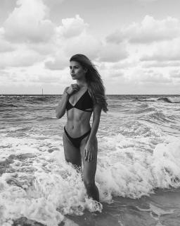 Pamela Reif in Bikini [1080x1350] [308.75 kb]