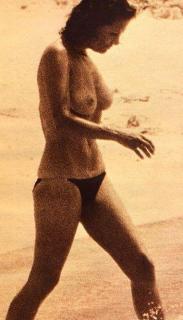Claudia Cardinale en Topless [381x665] [47.29 kb]