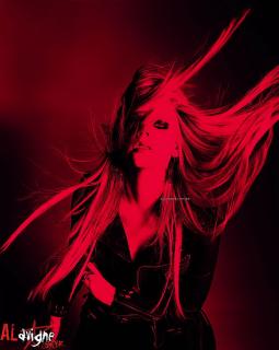 Avril Lavigne [1000x1254] [168.99 kb]
