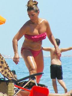 Raquel Bollo in Bikini [406x540] [275.96 kb]