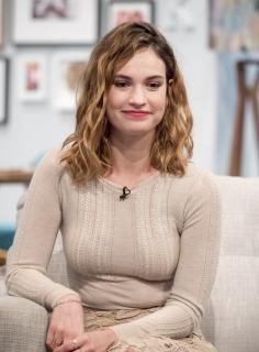 Lily James [740x1003] [175.83 kb]