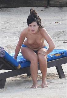 Lily Allen in Topless [380x553] [45.52 kb]