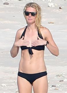 Gwyneth Paltrow dans Bikini [2187x3000] [402.83 kb]