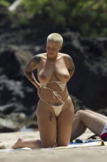 Amber Rose in Topless [540x810] [55.02 kb]