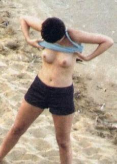 Aitana Sánchez-Gijón in Topless [282x392] [19.3 kb]