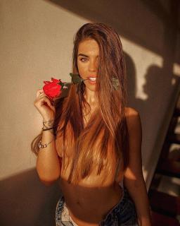 Violeta Mangriñan in Topless [1080x1349] [383.47 kb]