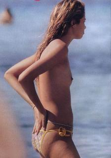 Dafne Fernández in Topless [490x700] [48.74 kb]