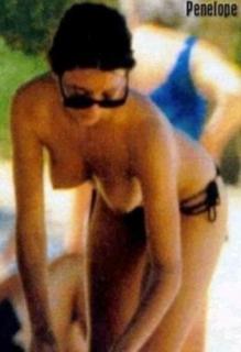 Penélope Cruz en Topless [343x500] [23.3 kb]
