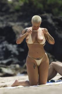 Amber Rose in Topless [540x810] [52.86 kb]