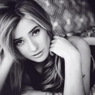 Brenda Zambrano [640x640] [100.07 kb]