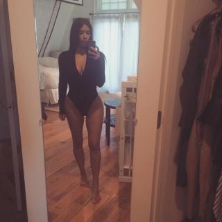 Kim Kardashian [1080x1080] [106.43 kb]