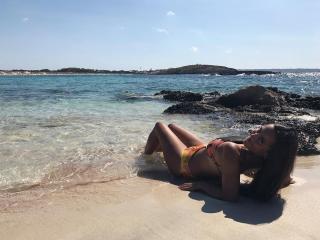 Marina Valdés in Bikini [1080x810] [188.26 kb]