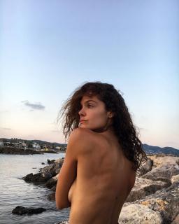 Ana Rujas in Topless [1080x1350] [188.41 kb]