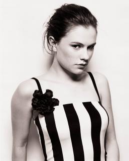 Anna Paquin [2011x2500] [314.18 kb]