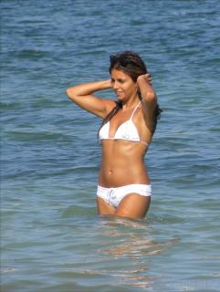Mónica Cruz in Bikini [2672x3543] [754.99 kb]