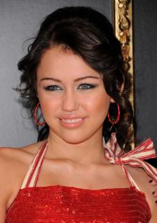 Miley Cyrus [2121x3000] [560.15 kb]