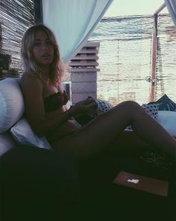 Lydia Ramírez en Bikini [937x1171] [187.84 kb]