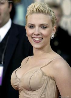 Scarlett Johansson [700x958] [69.29 kb]