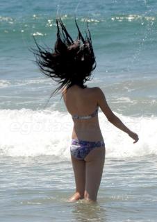 Selena Gomez in Bikini [724x1024] [81 kb]
