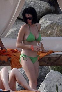 Katy Perry dans Bikini [1200x1793] [197.94 kb]