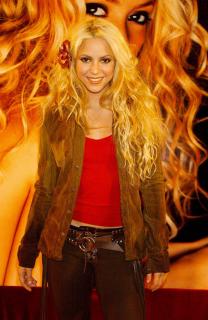 Shakira [1955x3000] [665.64 kb]