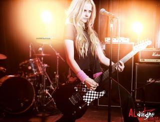 Avril Lavigne [1200x913] [169.45 kb]