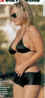 Amaia Montero na Bikini [500x1087] [74.17 kb]