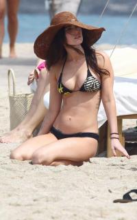 Megan Fox en Bikini [750x1200] [95.85 kb]