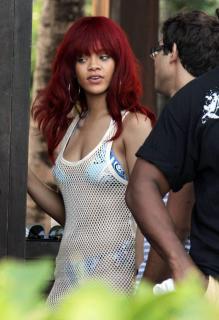 Rihanna [823x1200] [126.2 kb]