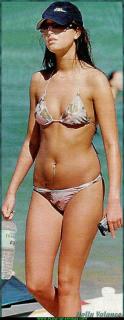 Holly Valance dans Bikini [545x1400] [119.01 kb]