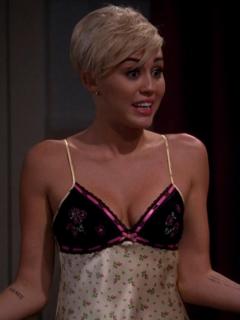 Miley Cyrus [900x1200] [64.88 kb]