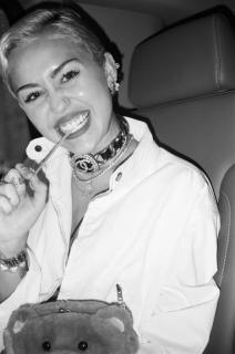 Miley Cyrus [679x1024] [127.82 kb]